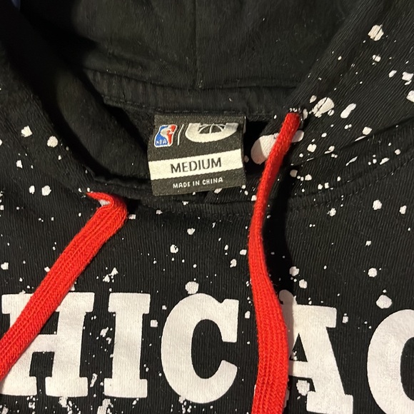 white medium Chicago bulls short sleeve hoodie NBA - Picture 2 of 3